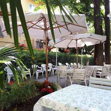 Hotel Capri 2*